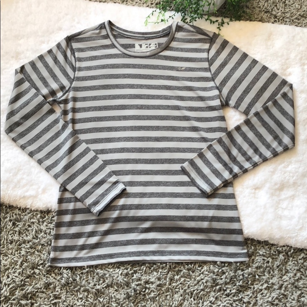 New Balance top
